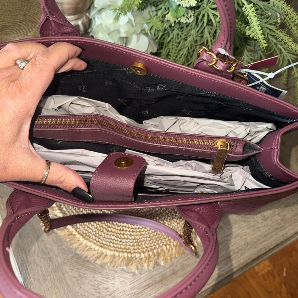 NWT 2fer Betsey Johnson Cherry Bow Embossed Leather Tote &Pouch Statement Piece - Picture 3 of 6
